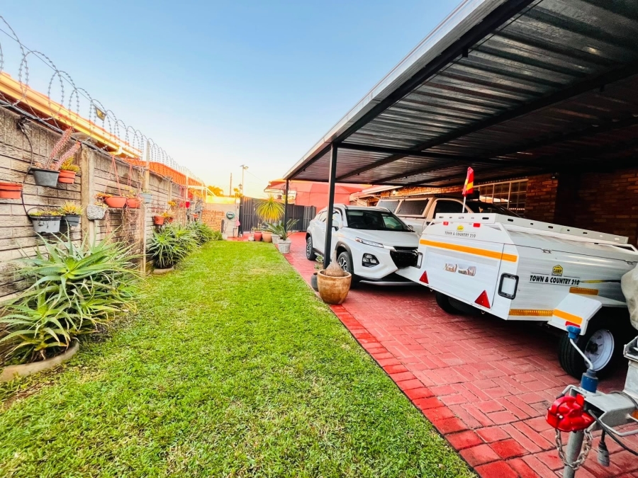 3 Bedroom Property for Sale in Protea Park North West
